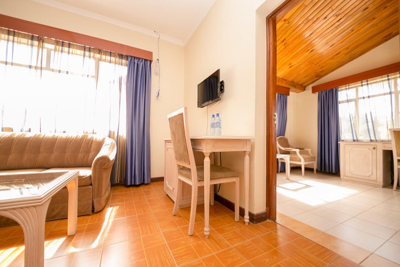 Palm Tree Bed And Breakfast ไนโรบี ภายนอก รูปภาพ