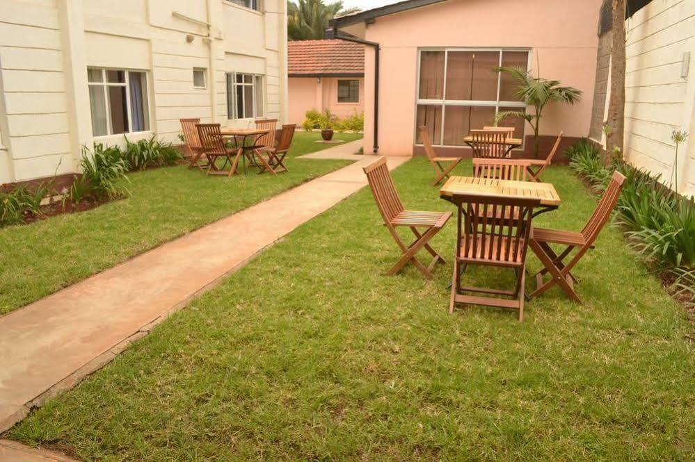 Palm Tree Bed And Breakfast ไนโรบี ภายนอก รูปภาพ